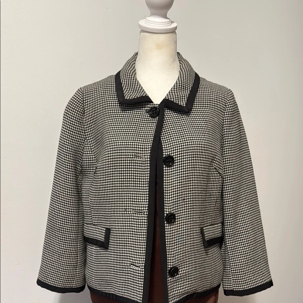 Kate Spade - Black and White Blazer with Houndstooth Pattern and 3Q sleeve
